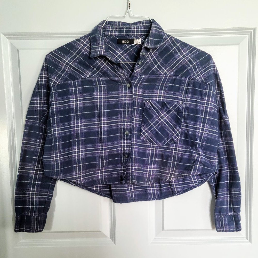 URBAN OUTFITTERS BDG Cropped Plaid Flannel Buttoned Shirt
